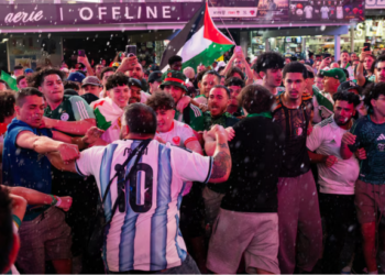 Hinchas de Argelia y Argentina se enfrentaron en Nueva York