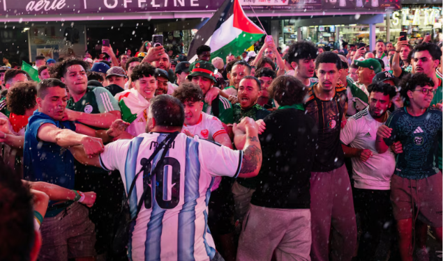 Hinchas de Argelia y Argentina se enfrentaron en Nueva York