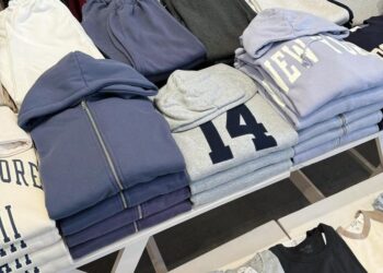 Carrefour incorpora buzos de GAP y Old Navy en supermercados argentinos