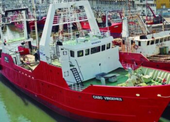 Hallaron sin vida al marinero que había caído al mar durante la pesca de langostino