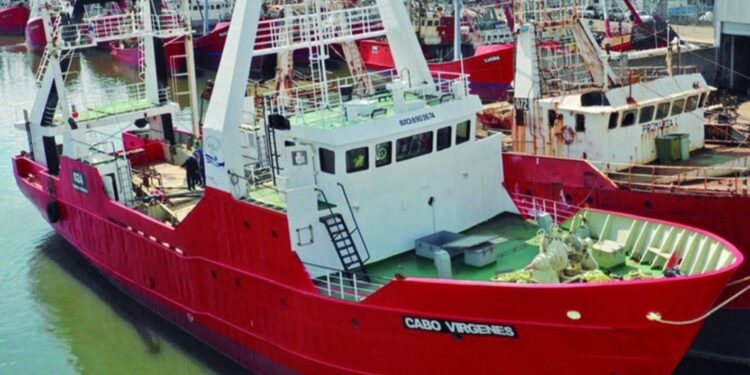 Hallaron sin vida al marinero que había caído al mar durante la pesca de langostino