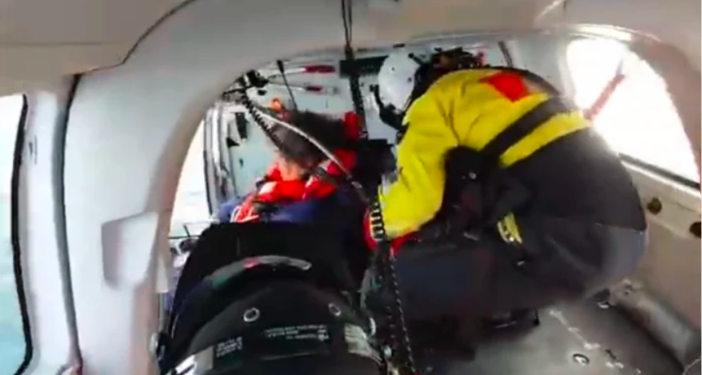 Operativo aéreo de Prefectura rescató a un tripulante frente a Puerto Madryn