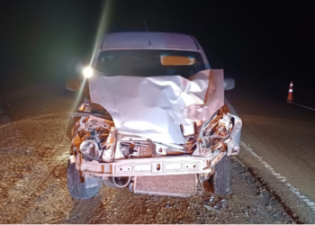 Choque entre una Kangoo y un camión por encandilamiento de colectivos en ruta 3