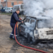 Incendio total de un vehículo en un taller mecánico de Comodoro