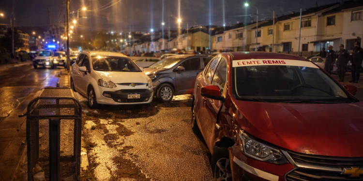Remisero ebrio provocó choque múltiple en Avenida Patricios