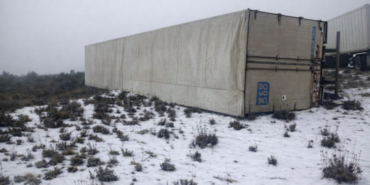 Nieve y hielo, protagonistas de un accidente en Ruta 3