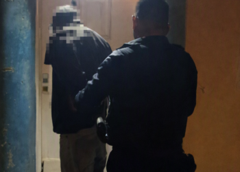 Conflicto familiar en Comercio I en Puerto Madryn, terminó con intervención policial y captura vigente