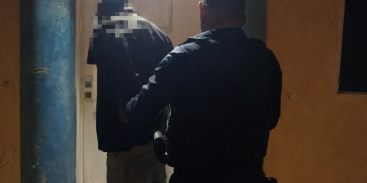Conflicto familiar en Comercio I en Puerto Madryn, terminó con intervención policial y captura vigente