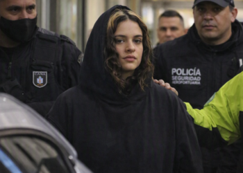 Rosalía llegó a la Argentina en medio de un fuerte operativo de seguridad