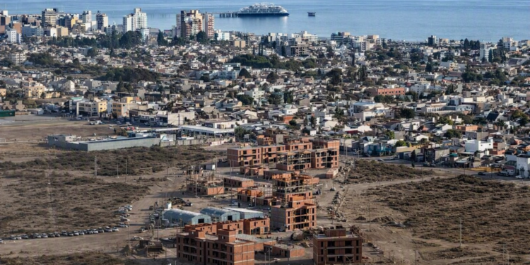 Ataque armado en Puerto Madryn, un hombre baleó a la pareja de su ex y es intensamente buscado