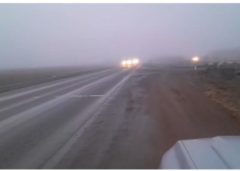 Precaución en la Ruta 26: bancos de niebla reducen la visibilidad entre Comodoro y Sarmiento