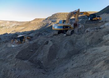 Se intensifican los trabajos de movimiento de suelo en el cerro Hermitte