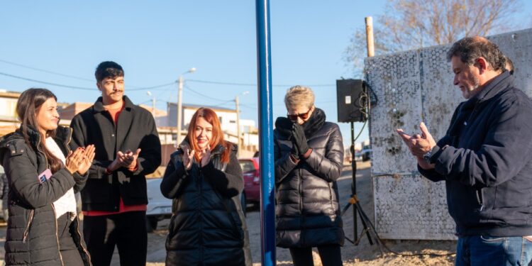 La ciudad homenajeó a Carlos Omar “Oso” Bareilles en el día del Locutor