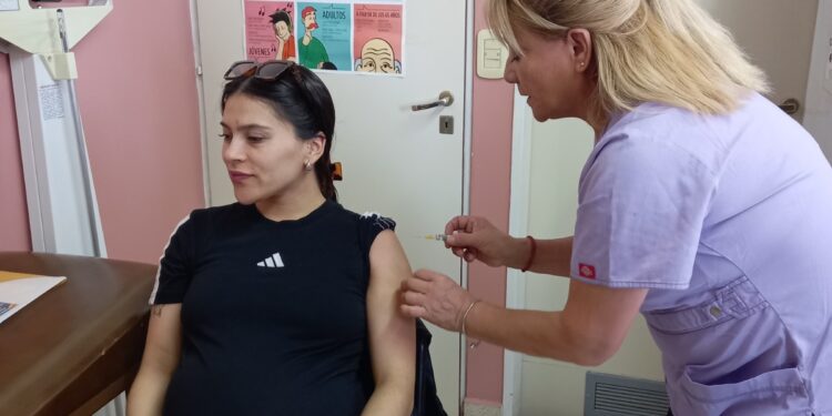 Más de 1.700 embarazadas se vacunaron en Chubut para proteger a sus bebés de la Bronquiolitis y la Neumonía