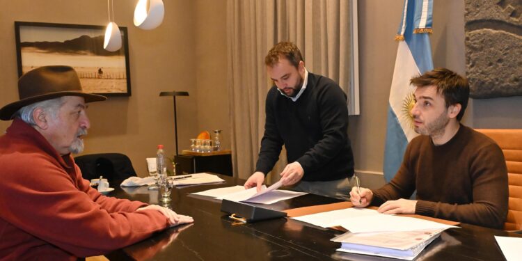 Plan Galina: Torres firmó el decreto para licitar la construcción del nuevo acueducto de Comodoro Rivadavia