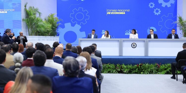 Delcy Rodríguez proyecta 1,2 millones de barriles diarios como base de la reconstrucción
