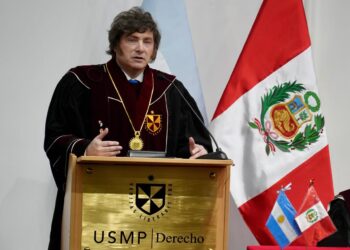 Milei se prepara para la cadena, Karina para la presidencia