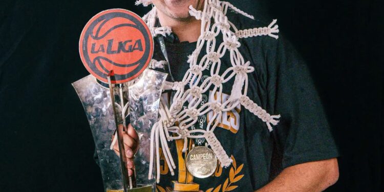 Campeón de la LNB y en busca de club
