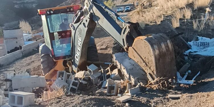 El Municipio intervino en barrio Laprida para mitigar riesgos hídricos y frenar ocupaciones irregulares