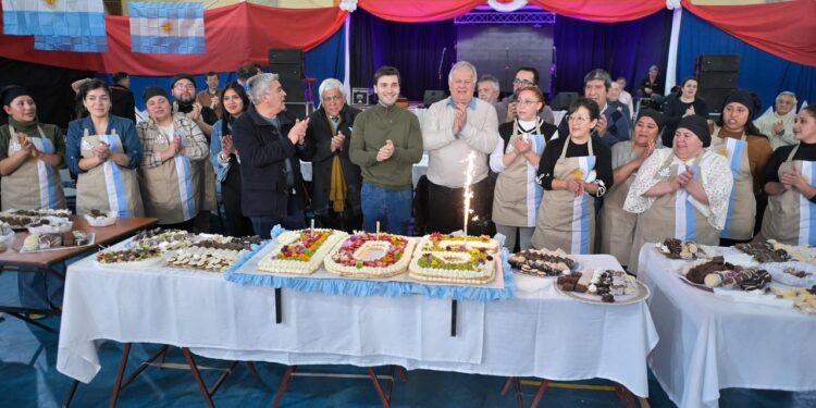 En el aniversario de Tecka, Torres anunció obras