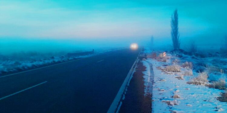 Precaución en la Ruta 26: hay bancos de niebla y visibilidad reducida entre Comodoro y Sarmiento