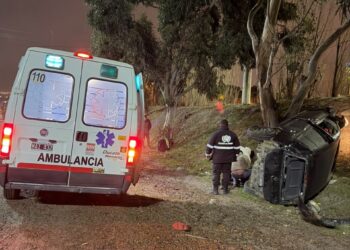 Una mujer resultó herida tras volcar con su auto sobre la Ruta 3, cerca de barrio Castelli