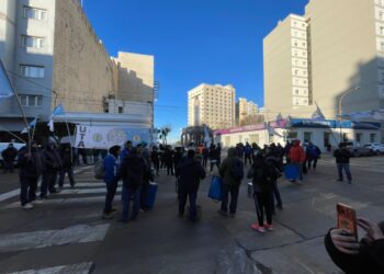 Sin definiciones por el conflicto del transporte: Comodoro continúa sin servicio de colectivos