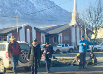 Accidente por hielo en El Bolsón: un vehículo perdió el control en San Martín y Berutti