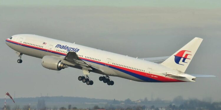 Familiares chinos apelan contra Malaysia Airlines por el misterio del MH370