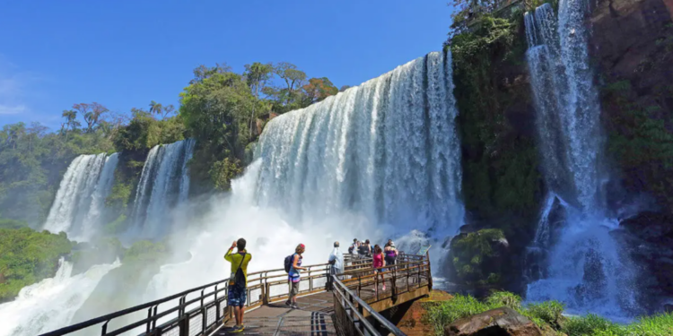 Desaparición en las Cataratas del Iguazú: buscan a un turista y analizan las hipótesis del caso