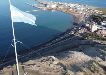 Robaron la bandera argentina del Cerro Chenque y causaron indignación en Comodoro