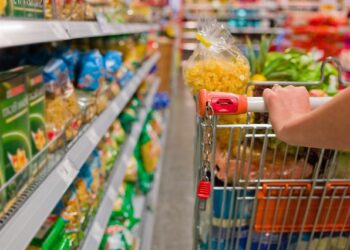 El consumo masivo cayó por sexto mes consecutivo y acumuló una baja del 2,9% en lo que va de 2026