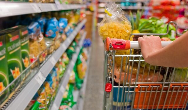El consumo masivo cayó por sexto mes consecutivo y acumuló una baja del 2,9% en lo que va de 2026