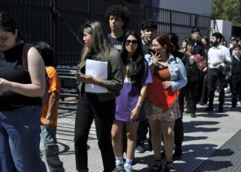 Casi la mitad de los jóvenes argentinos enfrenta vulnerabilidad social