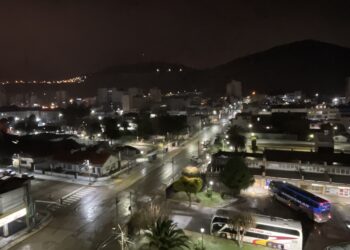 Comodoro con nieve y bajo alerta amarilla por lluvias