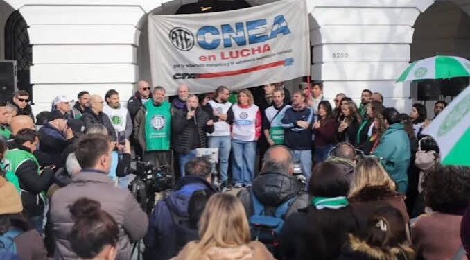 CNEA: Entrega de la política, soberanía energética y despidos