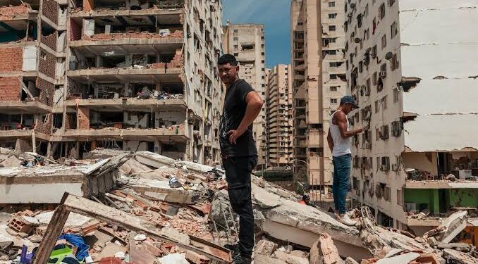  Aumenta a 4.490 el número de muertos por doble terremoto en Venezuela
