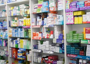 Molina: “La venta de medicamentos sólo debe hacerse en farmacias”