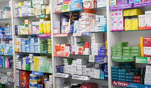 Molina: “La venta de medicamentos sólo debe hacerse en farmacias”