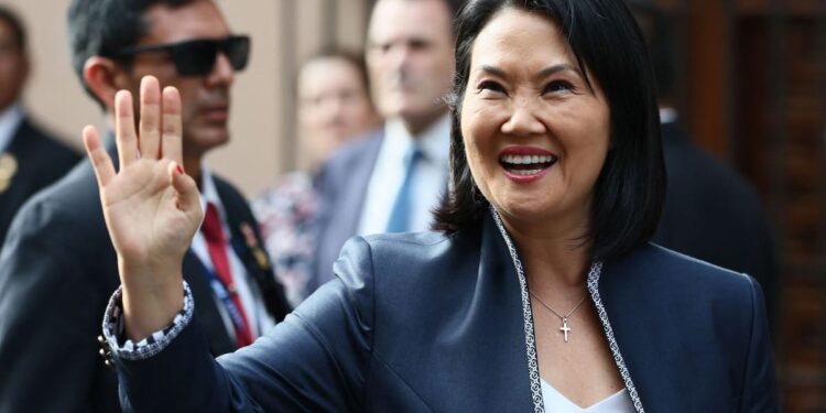 Fujimori asume la presidencia de Perú