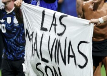 Argentina juega la final en honor a Malvinas, Milei extranjeriza la tierra