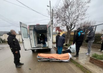 Una mujer sufrió fractura tras resbalar en Rada Tilly sobre una vereda helada