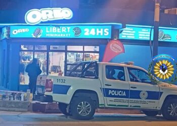 Rompió un vidrio y terminó detenido en pleno centro