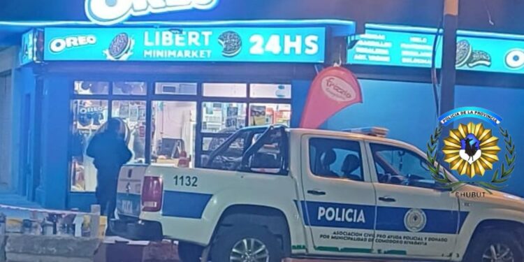 Rompió un vidrio y terminó detenido en pleno centro