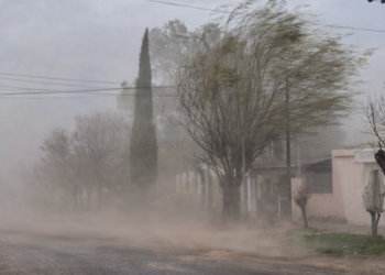 Alertan por ráfagas de más de 100 km/h y tormentas severas en gran parte del país