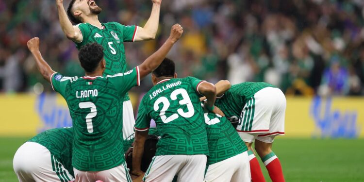 México a octavos, tras ganarle a Ecuador 2 a 0