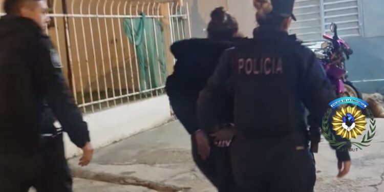 Persecución y disparos en Comodoro: una joven detenida y secuestro de un arma de fuego