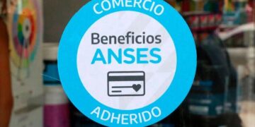 Jubilados y pensionados pueden acceder a descuentos en supermercados y farmacias durante agosto