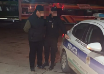 Un pasajero realizó exhibiciones obscenas durante un viaje en colectivo de larga distancia