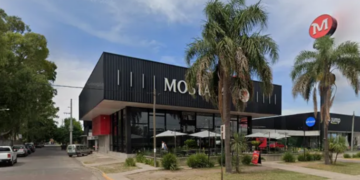 En La Plata un hombre murió mientras cenaba en un local de comidas rápidas